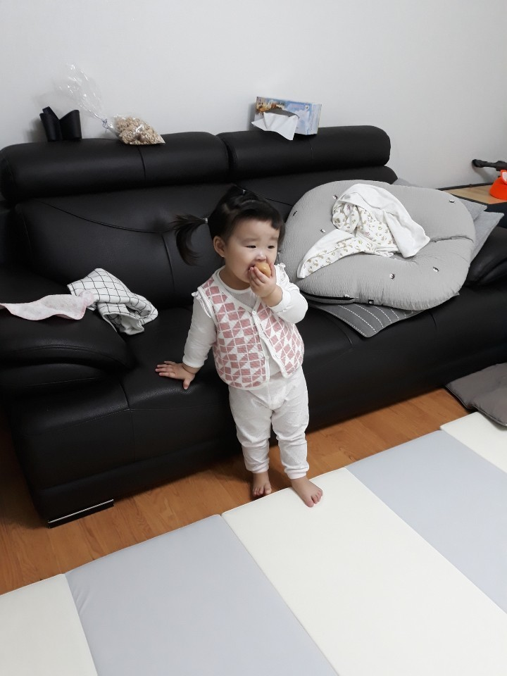 삶은 계란 먹는척 하는 다은이